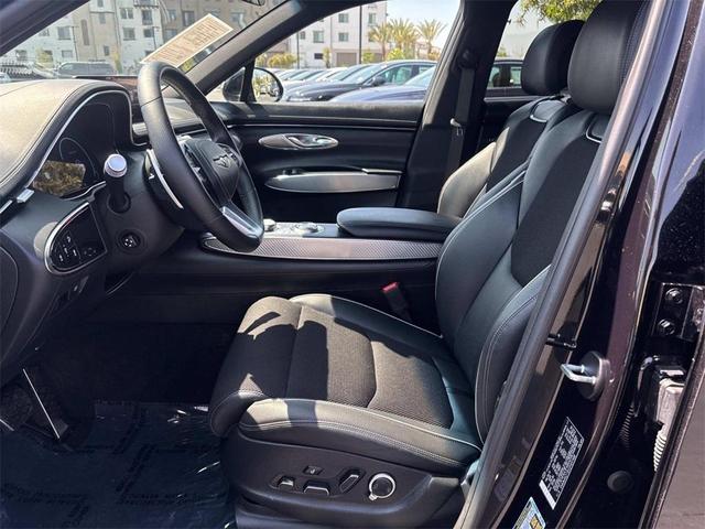 Photo of 2025 Vik Black Genesis GV70