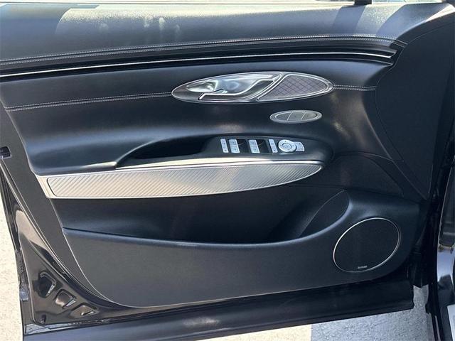 Photo of 2025 Vik Black Genesis GV70