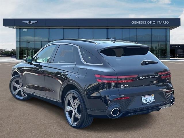 Photo of 2025 Vik Black Genesis GV70