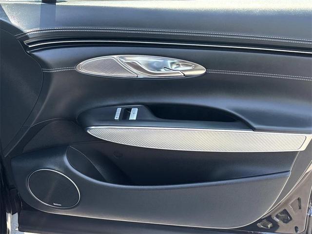 Photo of 2025 Vik Black Genesis GV70