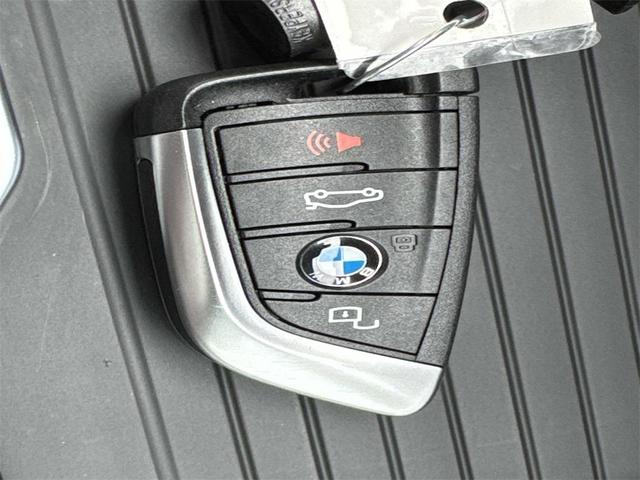 Photo of 2022 Mineral White Metallic BMW X3