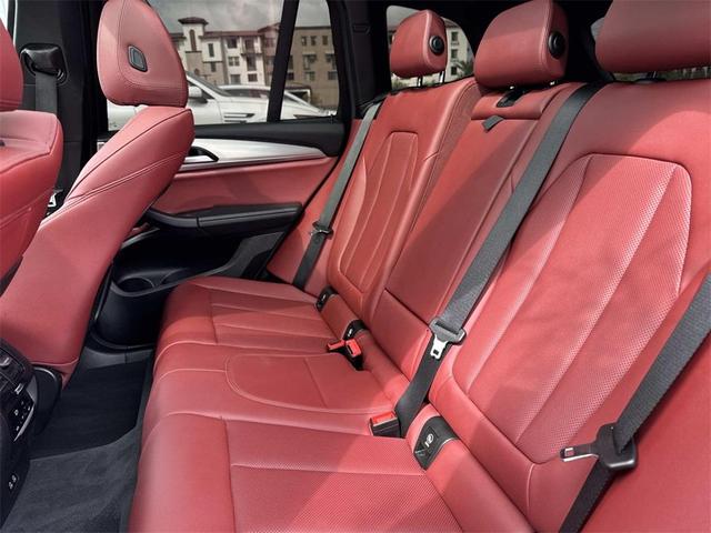 Photo of 2022 Mineral White Metallic BMW X3