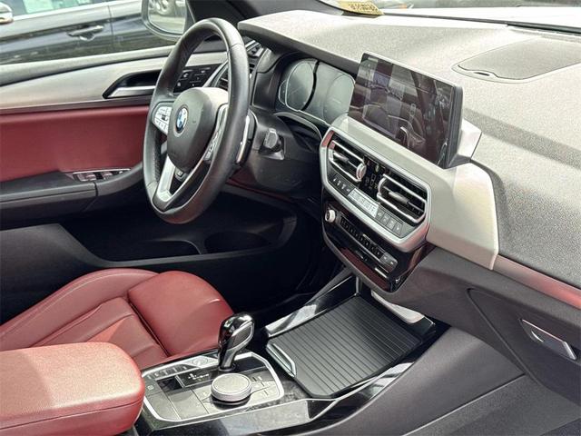 Photo of 2022 Mineral White Metallic BMW X3