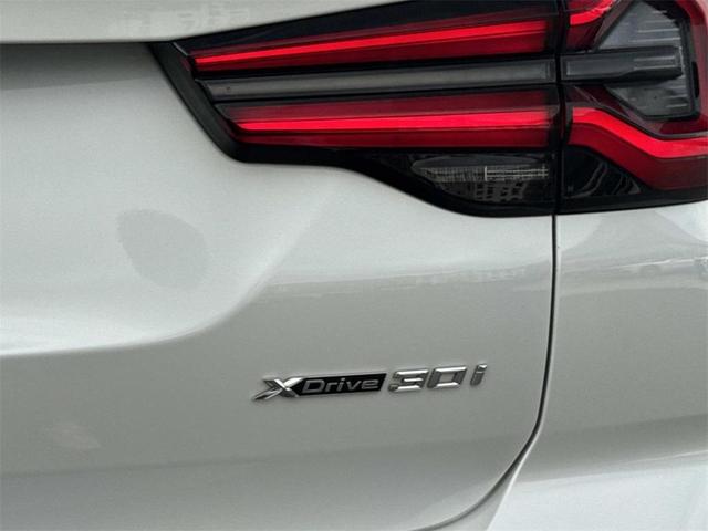 Photo of 2022 Mineral White Metallic BMW X3