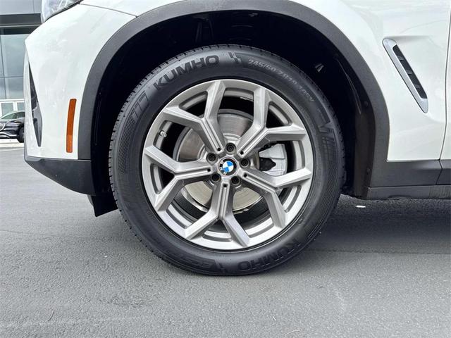 Photo of 2022 Mineral White Metallic BMW X3
