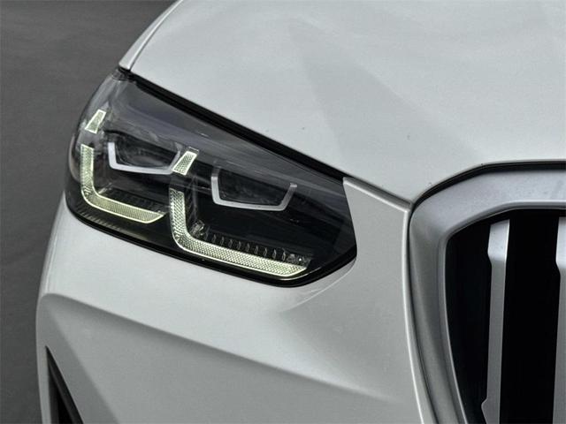 Photo of 2022 Mineral White Metallic BMW X3