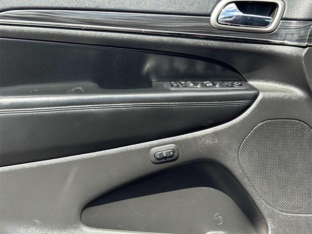Photo of 2020 Velvet Red Pearlcoat Jeep Grand Cherokee