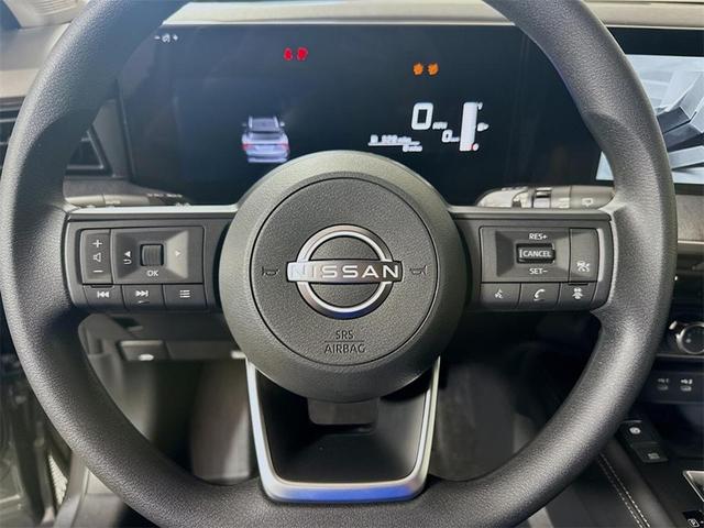 Photo of 2025 Gun Metallic Nissan Kicks