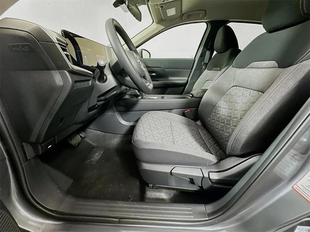 Photo of 2025 Gun Metallic Nissan Kicks