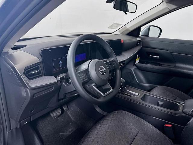 Photo of 2025 Gun Metallic Nissan Kicks