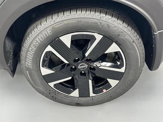 Photo of 2025 Gun Metallic Nissan Kicks