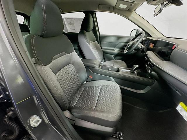 Photo of 2025 Gun Metallic Nissan Kicks