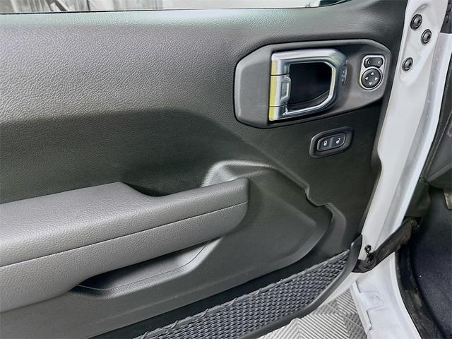 Photo of 2025 Bright White Clearcoat Jeep Wrangler