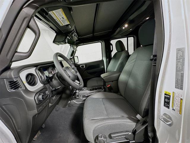 Photo of 2025 Bright White Clearcoat Jeep Wrangler