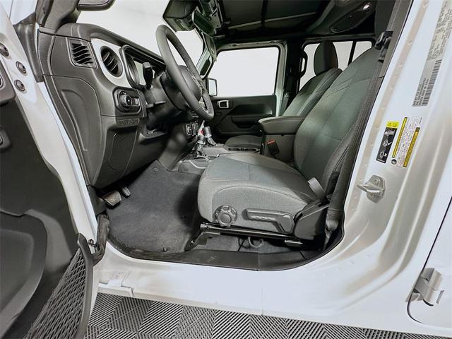 Photo of 2025 Bright White Clearcoat Jeep Wrangler