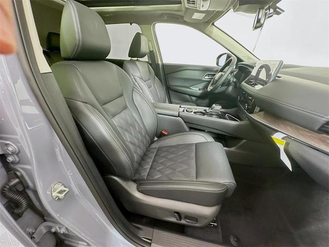 Photo of 2025 Boulder Gray Metallic Nissan Rogue