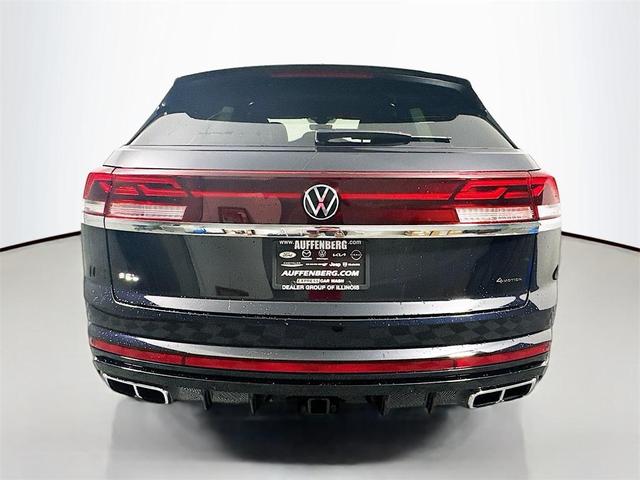 Photo of 2025 Deep Black Pearl Effect Volkswagen Atlas Cross Sport