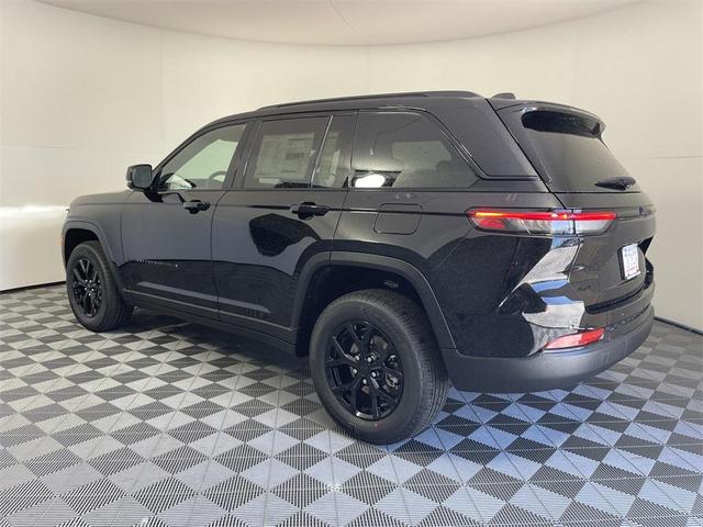 Photo of 2025 Diamond Black Jeep Grand Cherokee