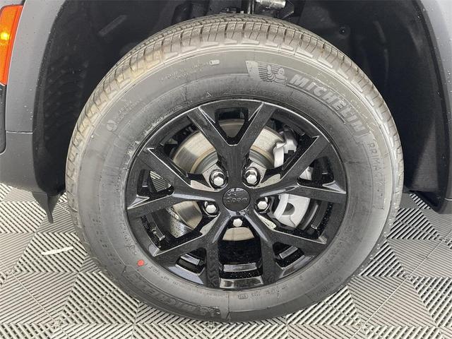 Photo of 2025 Diamond Black Jeep Grand Cherokee