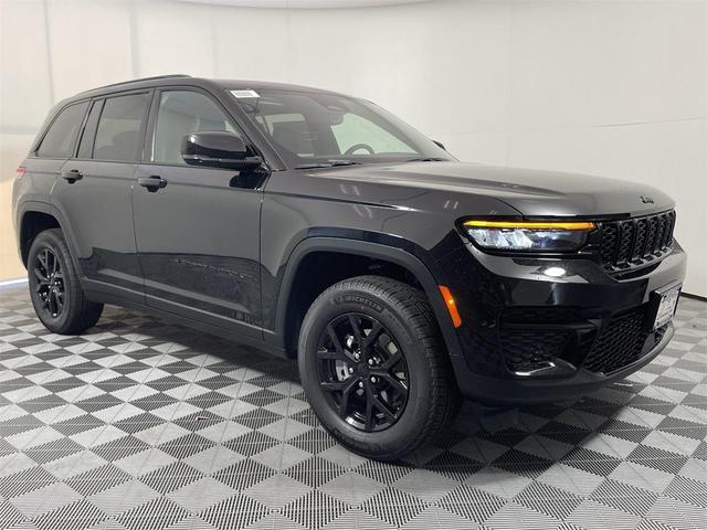 Photo of 2025 Diamond Black Jeep Grand Cherokee