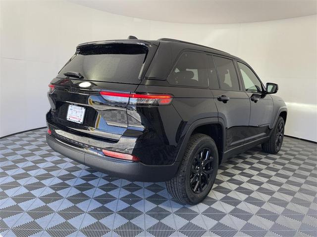Photo of 2025 Diamond Black Jeep Grand Cherokee