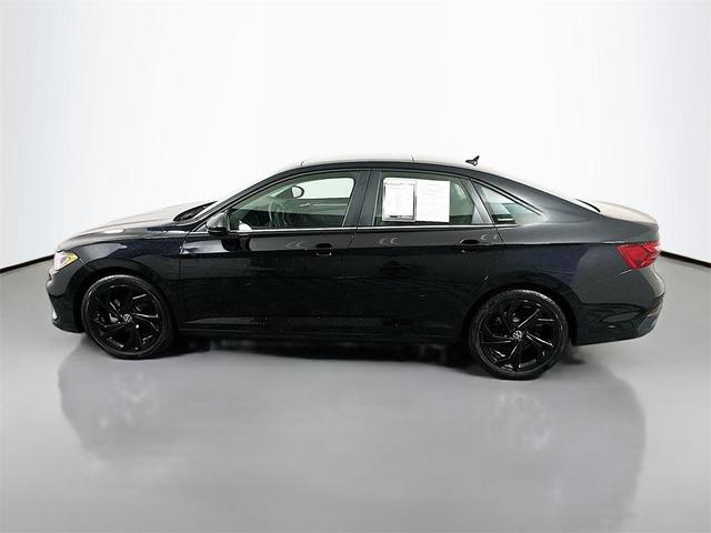 Photo of 2025 Deep Black Pearl Effect Volkswagen Jetta