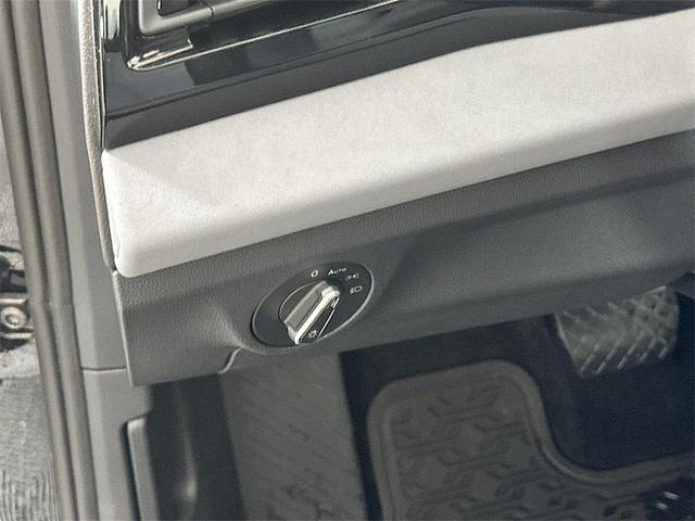 Photo of 2025 Deep Black Pearl Effect Volkswagen Jetta