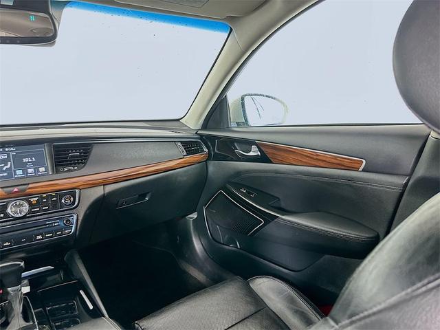 Photo of 2017 Silky Silver Kia Cadenza