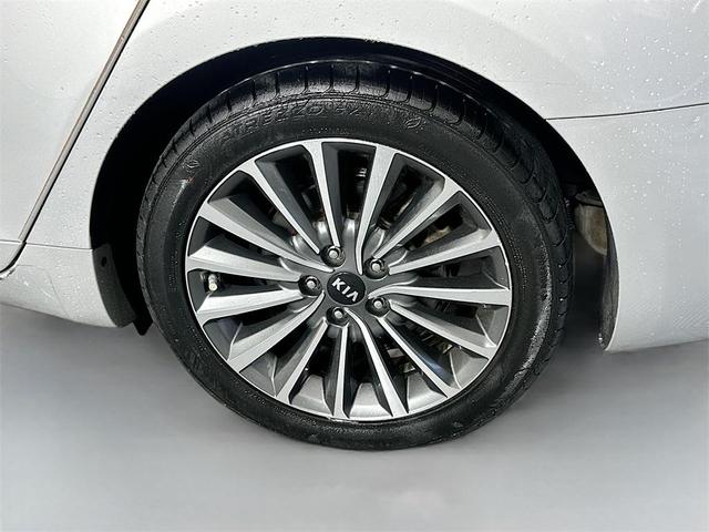 Photo of 2017 Silky Silver Kia Cadenza