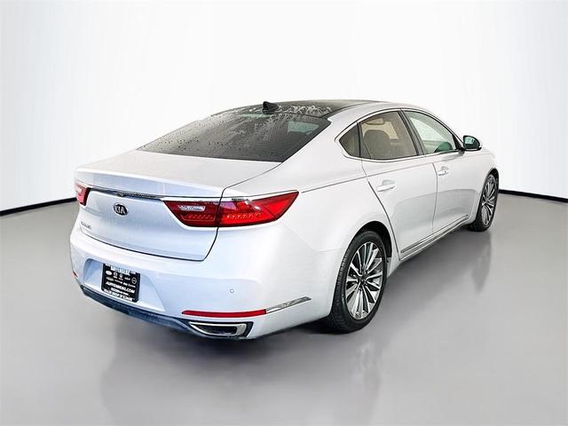 Photo of 2017 Silky Silver Kia Cadenza