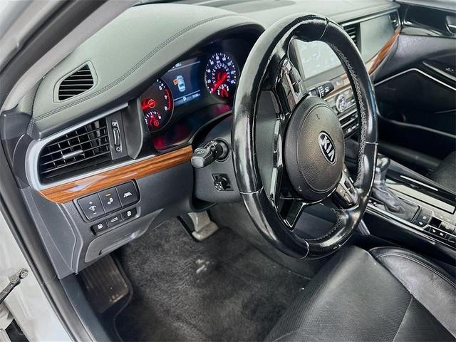 Photo of 2017 Silky Silver Kia Cadenza