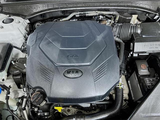 Photo of 2017 Silky Silver Kia Cadenza
