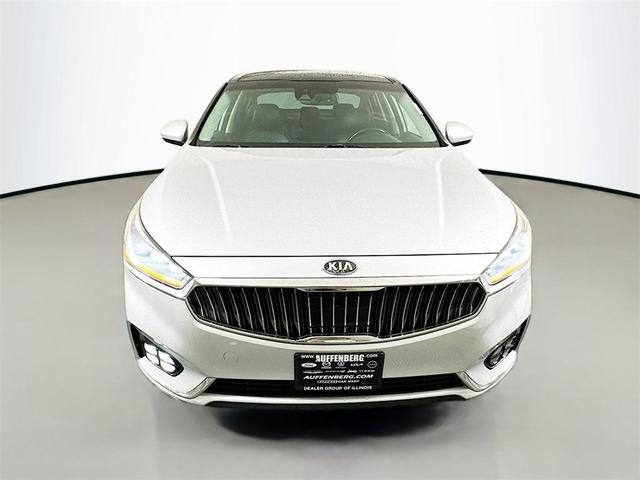 Photo of 2017 Silky Silver Kia Cadenza