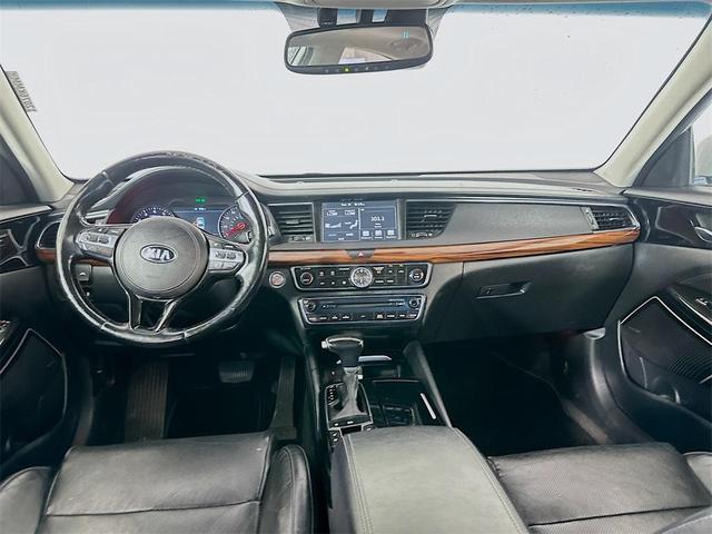 Photo of 2017 Silky Silver Kia Cadenza