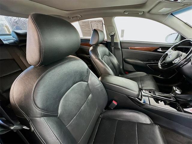 Photo of 2017 Silky Silver Kia Cadenza