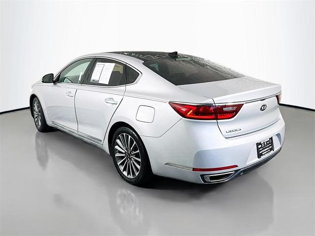 Photo of 2017 Silky Silver Kia Cadenza