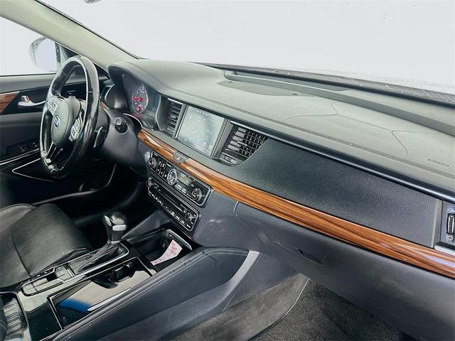 Photo of 2017 Silky Silver Kia Cadenza