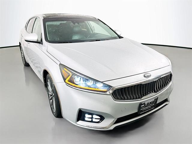 Photo of 2017 Silky Silver Kia Cadenza