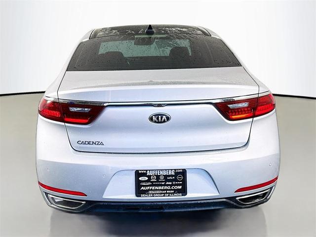 Photo of 2017 Silky Silver Kia Cadenza