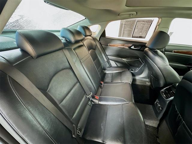 Photo of 2017 Silky Silver Kia Cadenza