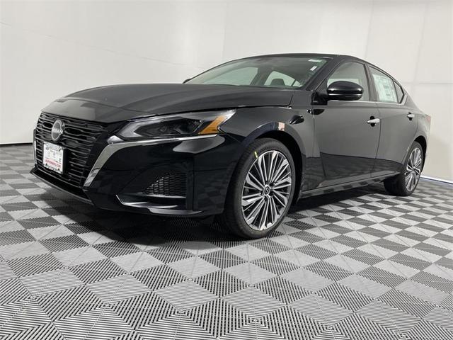 Photo of 2025 Black Nissan Altima