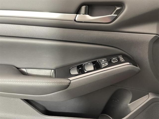 Photo of 2025 Black Nissan Altima
