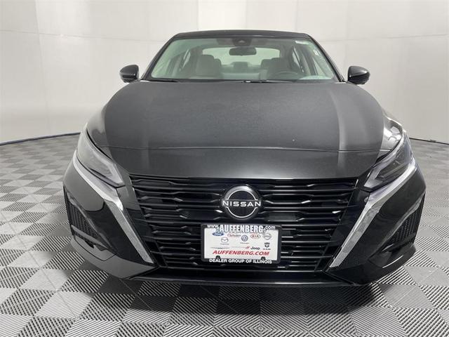 Photo of 2025 Black Nissan Altima