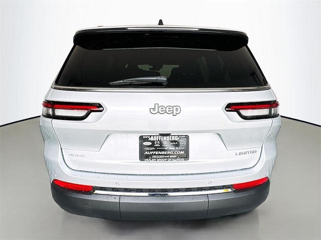Photo of 2025 Silver Zynith Jeep Grand Cherokee L