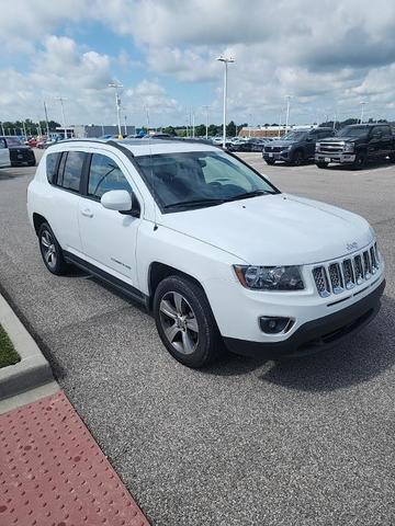 Photo of 2017 Bright White Clearcoat Jeep Compass