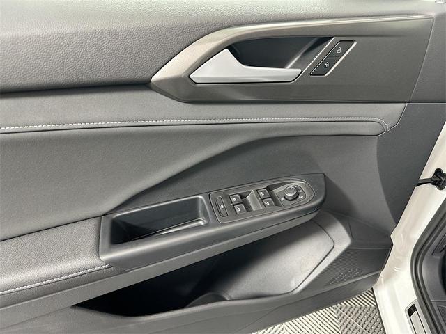 Photo of 2025 Pure White W/Black Roof Volkswagen Taos