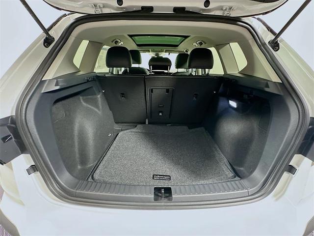 Photo of 2025 Pure White W/Black Roof Volkswagen Taos