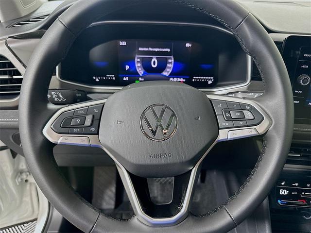 Photo of 2025 Pure White W/Black Roof Volkswagen Taos