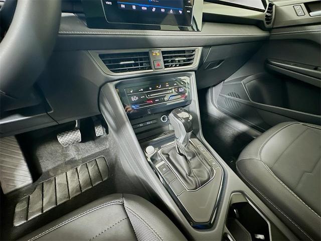 Photo of 2025 Pure White W/Black Roof Volkswagen Taos