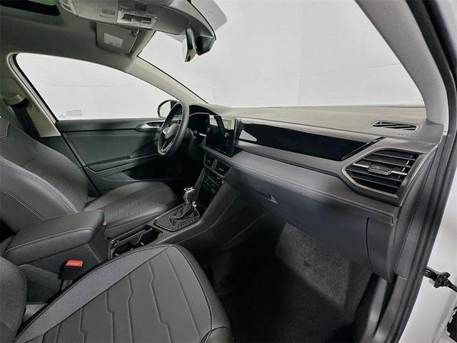 Photo of 2025 Pure White W/Black Roof Volkswagen Taos